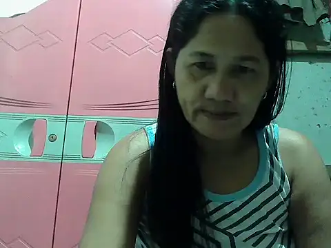 Snapshot of hotmama_063 chatting on October 13, 8:10 pm hotmama 063 online show from October 13, 8:10 pm