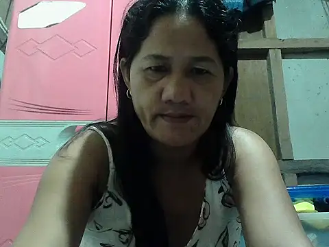 Snapshot of hotmama_063 chatting on October 15, 8:39 pm hotmama 063 online show from October 15, 8:39 pm