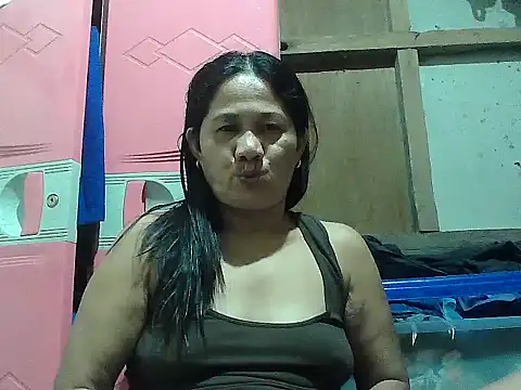 Snapshot of hotmama_063 chatting on September 28, 12:01 pm hotmama 063 online show from September 28, 12:01 pm