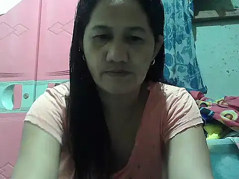 Snapshot of hotmama_063 chatting on October 11, 11:22 am hotmama 063 online show from October 11, 11:22 am
