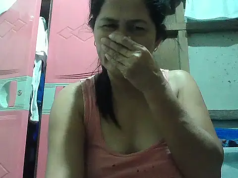 Snapshot of hotmama_063 chatting on October 9, 10:38 am hotmama 063 online show from October 9, 10:38 am
