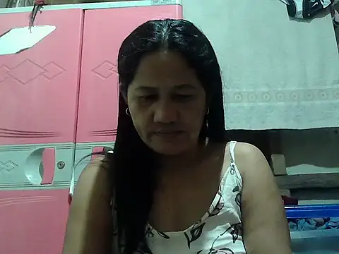 Snapshot of hotmama_063 chatting on October 8, 8:42 pm hotmama 063 online show from October 8, 8:42 pm