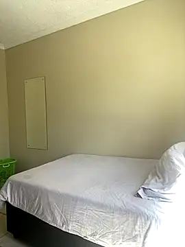 Moonzy77 online show from October 8, 9:55 am