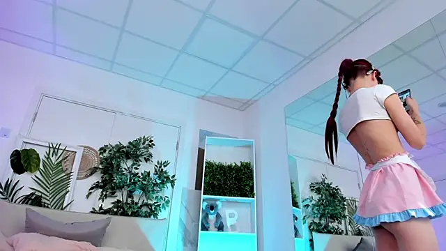 Snapshot of Sima_Wendy chatting on September 18, 6:27 am Sima Wendy online show from September 18, 6:27 am