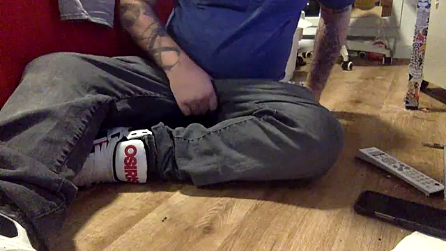 edger4lif3 online show from September 13, 8:09 pm