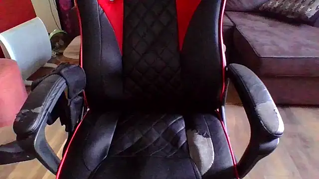 Snapshot of couple2612 chatting on October 23, 9:19 am couple2612 online show from October 23, 9:19 am