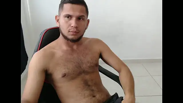 Snapshot of maik_135 chatting on October 11, 2:40 pm maik 135 online show from October 11, 2:40 pm