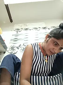 LUCKY cut online show from May 9, 3:04 pm