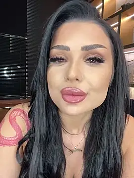 KylieKroftt online show from February 18, 9:00 pm