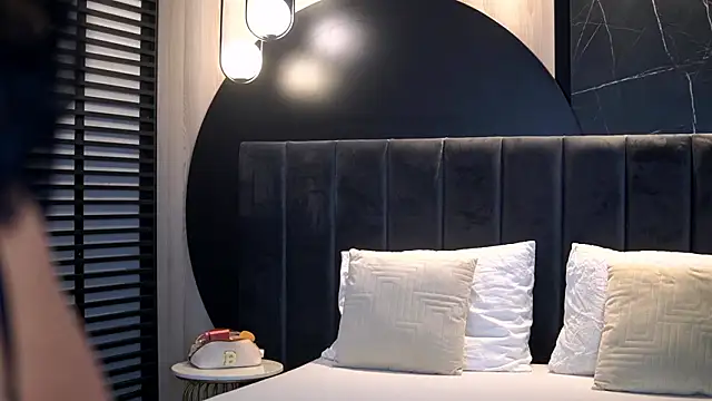 KylieKroftt online show from March 6, 8:48 pm