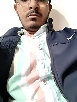 Snapshot of RotundHeadway chatting on November 12, 1:43 am RotundHeadway online show from November 12, 1:43 am