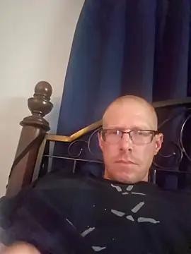 MrLeakyHelmet online show from September 8, 4:17 pm