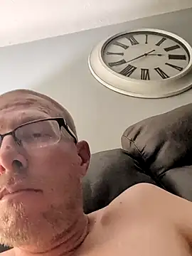 MrLeakyHelmet online show from September 21, 9:36 am