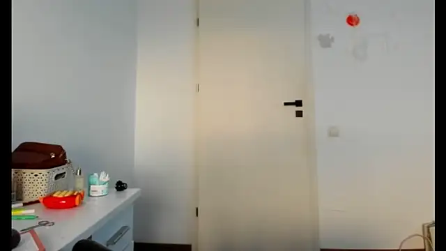 crystalxx18 online show from October 24, 6:45 am