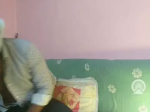 Snapshot of milkyseduce chatting on September 17, 12:29 pm milkyseduce online show from September 17, 12:29 pm