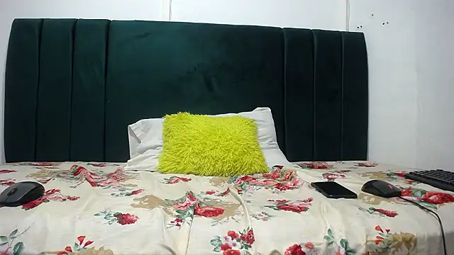 SweetSlenderChoc online show from January 12, 8:54 am