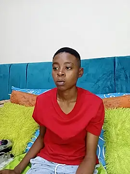 Snapshot of SweetSlenderChoc chatting on June 5, 12:04 am SweetSlenderChoc online show from June 5, 12:04 am