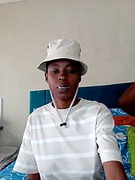 Snapshot of SweetSlenderChoc chatting on May 14, 1:30 pm SweetSlenderChoc online show from May 14, 1:30 pm