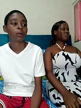 Snapshot of SweetSlenderChoc chatting on May 18, 10:25 pm SweetSlenderChoc online show from May 18, 10:25 pm