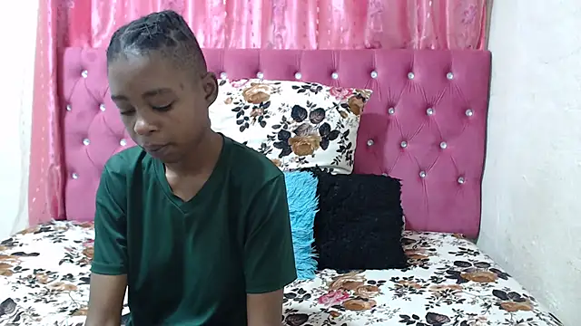 SweetSlenderChoc online show from November 15, 2:21 pm