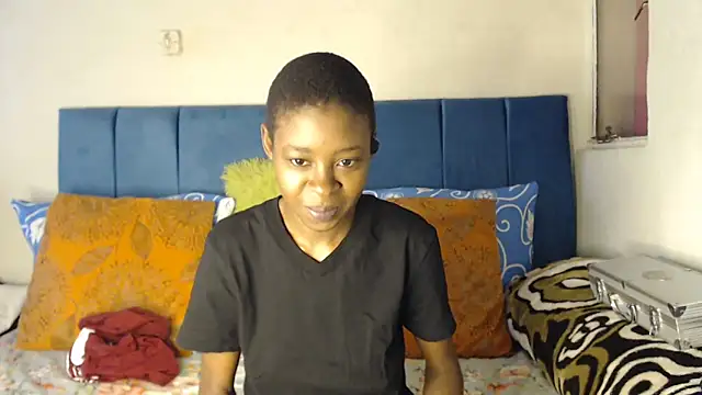 Snapshot of SweetSlenderChoc chatting on May 1, 2:44 pm SweetSlenderChoc online show from May 1, 2:44 pm