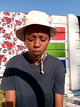 SweetSlenderChoc online show from April 10, 2:02 pm