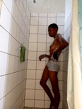 SweetSlenderChoc online show from April 7, 1:13 pm