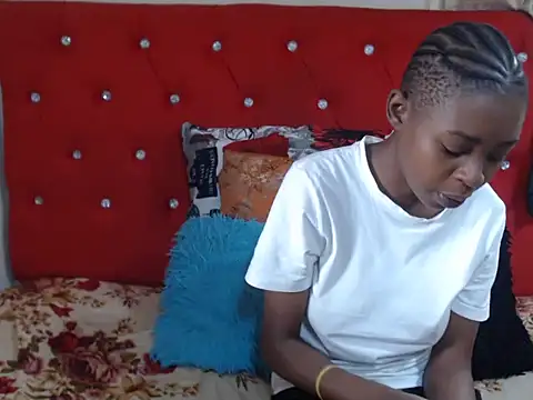 SweetSlenderChoc online show from November 26, 12:05 pm