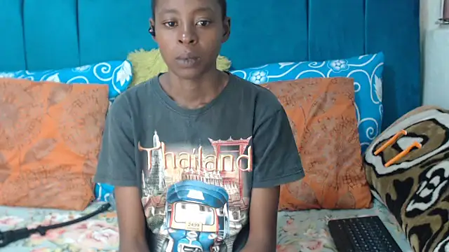 Snapshot of SweetSlenderChoc chatting on April 29, 5:41 pm SweetSlenderChoc online show from April 29, 5:41 pm