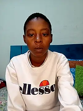 Snapshot of SweetSlenderChoc chatting on May 6, 4:44 pm SweetSlenderChoc online show from May 6, 4:44 pm