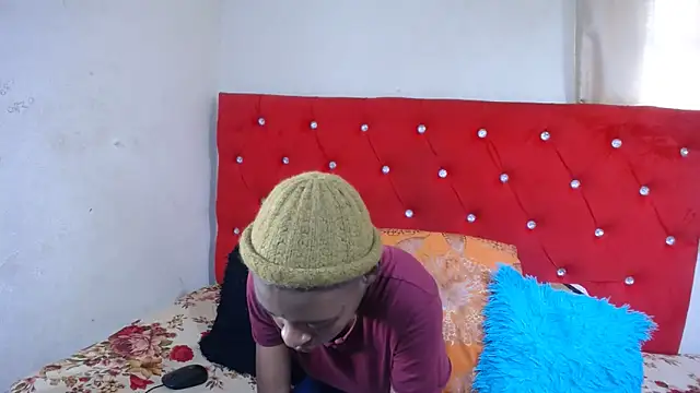 SweetSlenderChoc online show from December 16, 2:10 pm