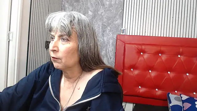 Snapshot of linda__mature chatting on October 13, 11:45 am linda mature online show from October 13, 11:45 am