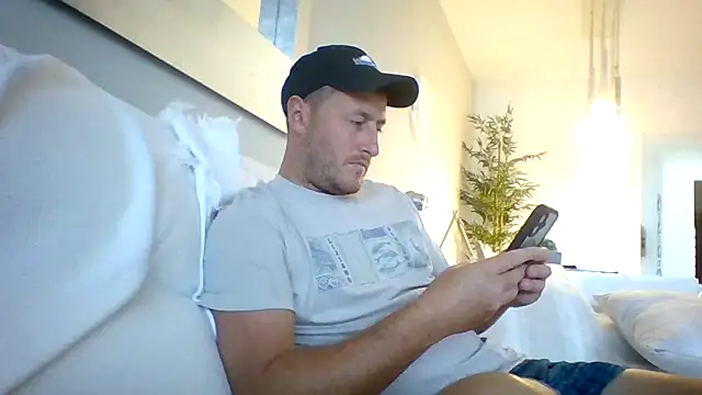 Londonlad818 online show from October 29, 1:21 pm