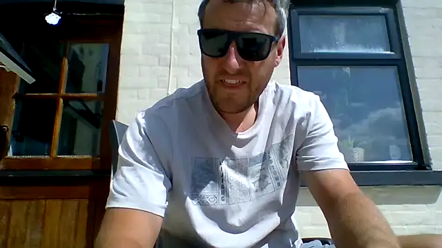 Londonlad818 online show from June 16, 2:28 pm