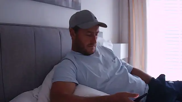 Londonlad818 online show from September 23, 10:44 am