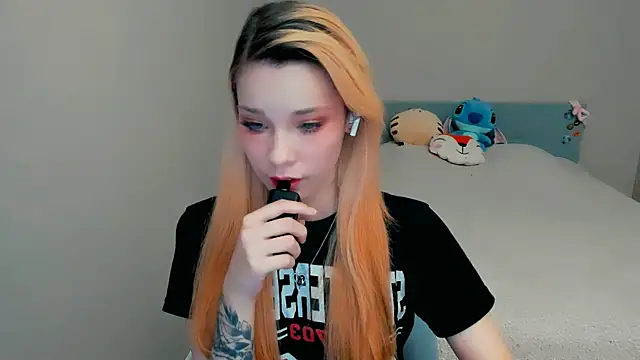 Snapshot of Kitten_Alissa chatting on October 13, 7:15 pm Kitten Alissa online show from October 13, 7:15 pm