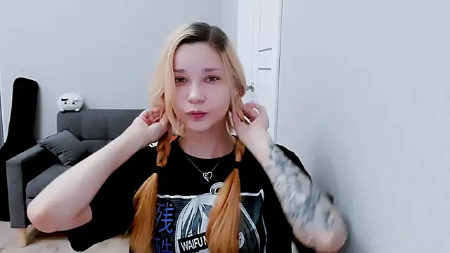Snapshot of Kitten_Alissa chatting on September 13, 6:19 pm Kitten Alissa online show from September 13, 6:19 pm