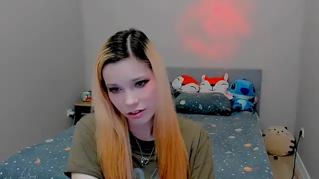 Snapshot of Kitten_Alissa chatting on October 3, 7:48 pm Kitten Alissa online show from October 3, 7:48 pm