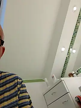 Oldmenhot66 online show from April 12, 4:49 am