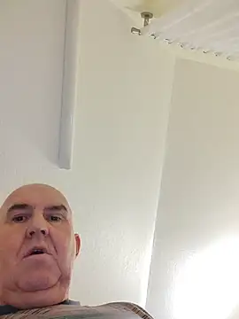 Oldmenhot66 online show from February 1, 6:00 am