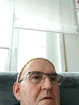 Oldmenhot66 online show from February 7, 4:04 pm