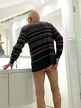 Oldmenhot66 online show from March 8, 5:11 am