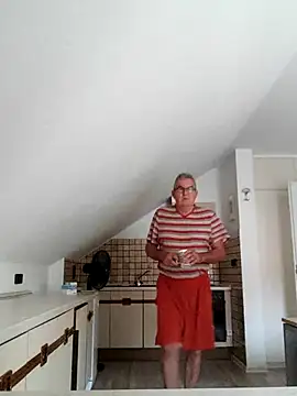 Oldmenhot66 online show from August 1, 4:32 am