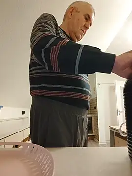 Oldmenhot66 online show from January 12, 5:36 am