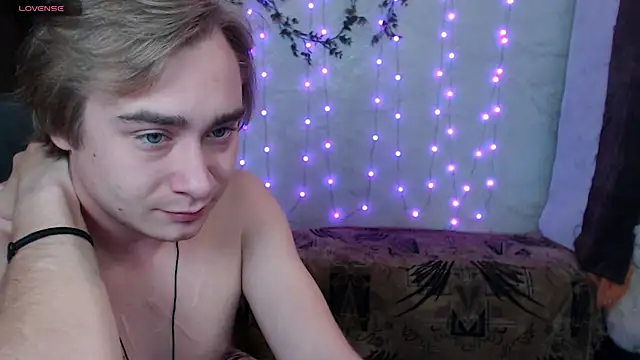 Snapshot of Lust4Money chatting on October 28, 7:57 pm Lust4Money online show from October 28, 7:57 pm