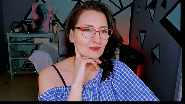 Snapshot of UnaTerra chatting on February 8, 9:18 am UnaTerra online show from February 8, 9:18 am