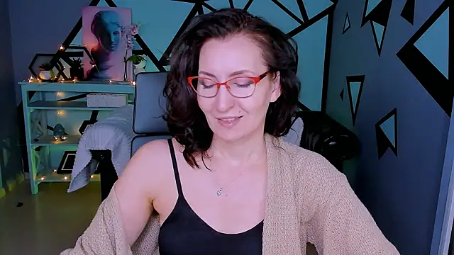 Snapshot of UnaTerra chatting on February 7, 9:17 am UnaTerra online show from February 7, 9:17 am