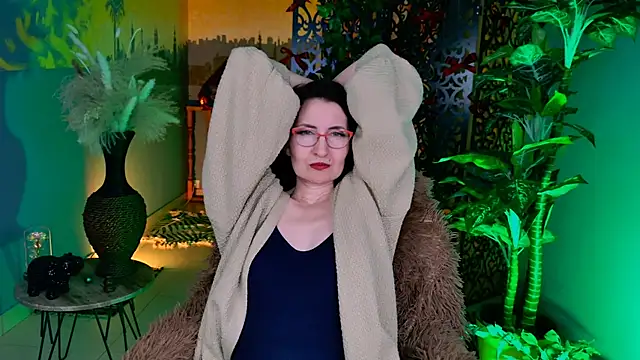 Snapshot of UnaTerra chatting on February 23, 9:21 am UnaTerra online show from February 23, 9:21 am