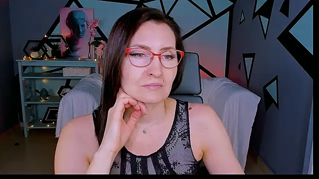 Snapshot of UnaTerra chatting on February 9, 9:18 am UnaTerra online show from February 9, 9:18 am