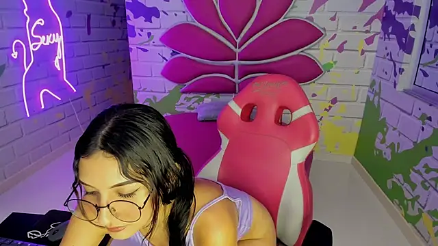 ValerySkinnyy online show from December 4, 3:49 am